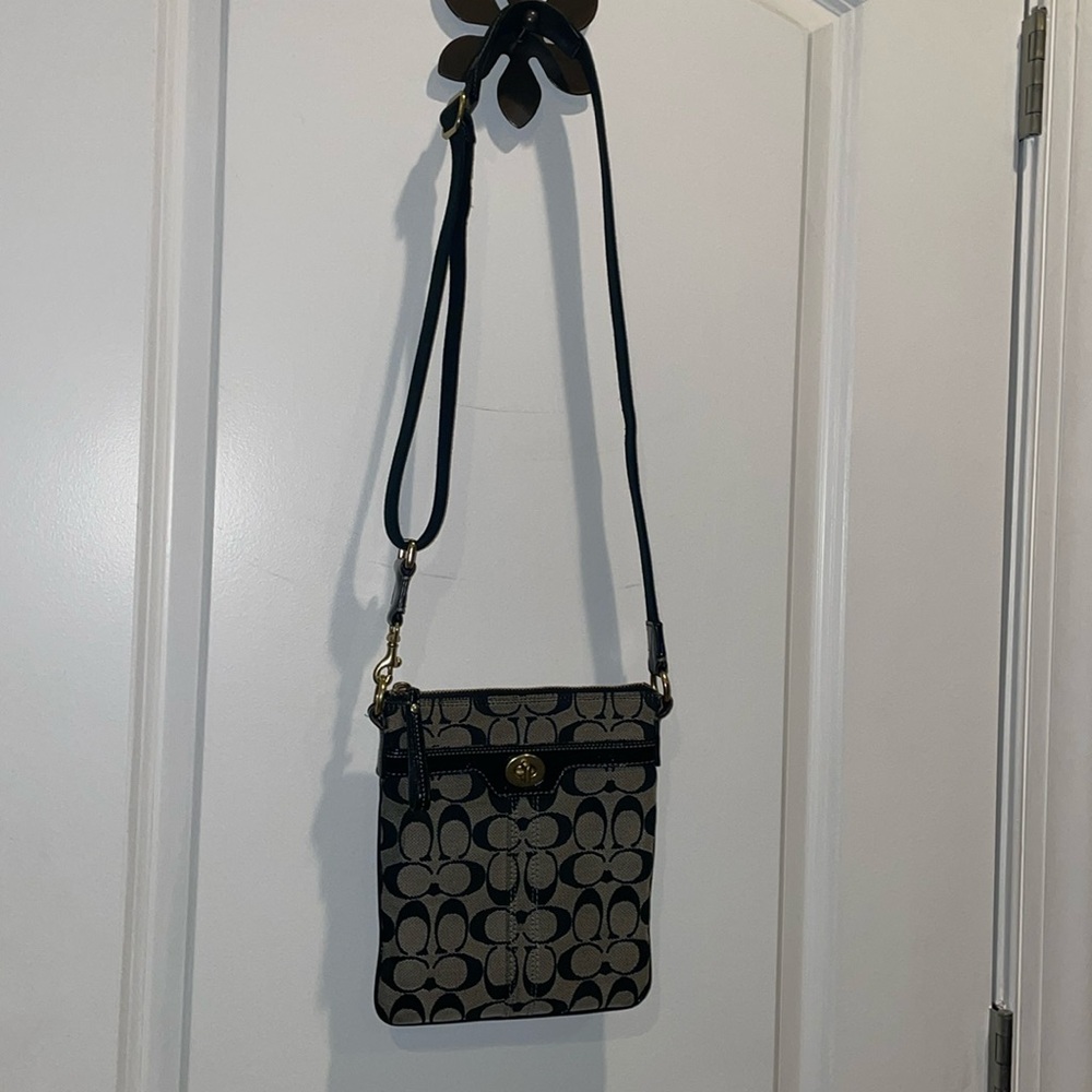 Vintage Coach messenger cross body bag .